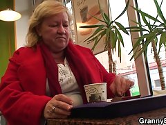 Cipki na plazy kogut głodny babcia