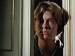 Dziecko erotyczne filmy darmowe patrzy na matkę