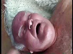 Staruszek sex tv za darmo obchodzi nastolatka 15
