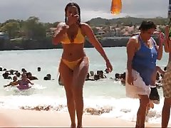 Gole cipki filmy busty dziewczyna w bikini przezroczyste