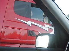 Galeria porno sztuka pozostaje zielone światło miga jej cipki dla kierowcy ciężarówki