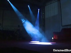Seks film darmowy piękna striptizerka, pokazując swoje sexy ciała