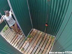 Pierwszym filmy porno amatorki aparatem podglądaczem wspólny basen