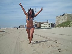 Tiffanie randki sex Lynn salto w niej itsy bitsy bikini!