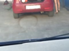 Jałówki nagie kobietki w centrum opony